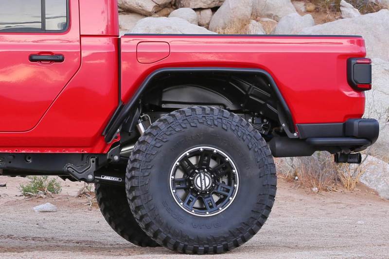 Load image into Gallery viewer, Fabtech 20-21 Jeep Gladiator 4WD Rear Steel Tube Fenders
