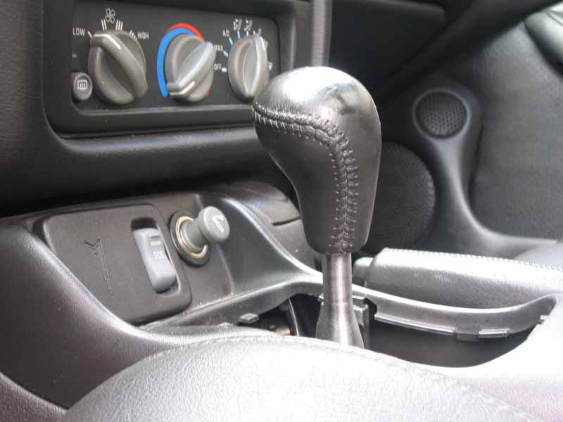 Load image into Gallery viewer, UMI Performance 93-02 GM F-Body Short Shifter Handle
