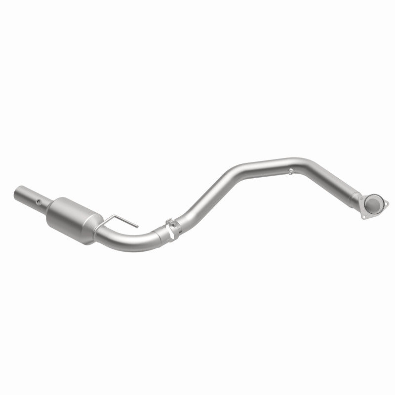 Load image into Gallery viewer, MagnaFlow 2009 Chevrolet Express 4500 V8 6.0L Left Underbody Catalytic Converter
