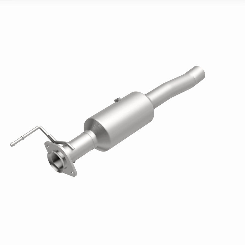 Load image into Gallery viewer, MagnaFlow 18-19 Ford F-450 Super Duty V10 6.8L Underbody Direct Fit Catalytic Converter
