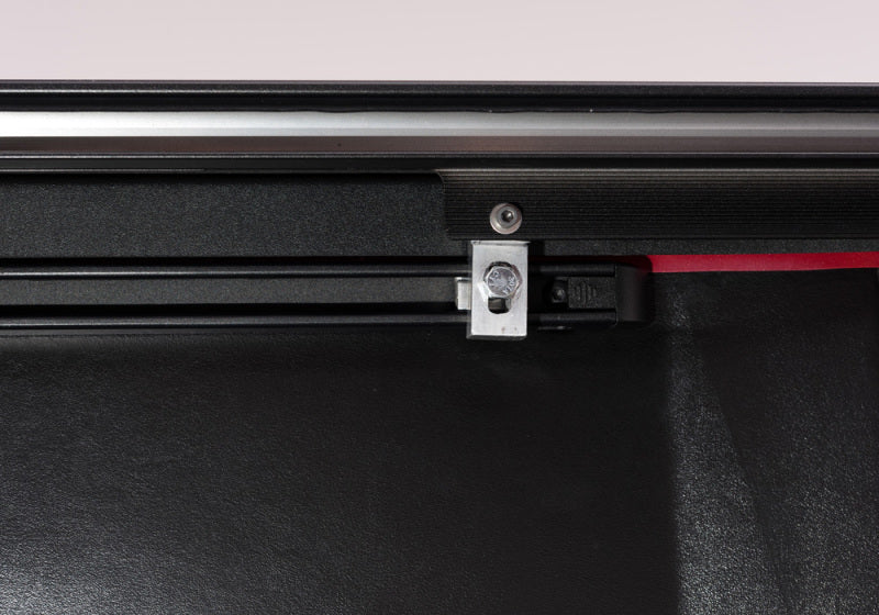 Load image into Gallery viewer, Retrax 07-up Tundra CrewMax 5.5ft Bed w/ Deck Rail Sys RetraxONE MX
