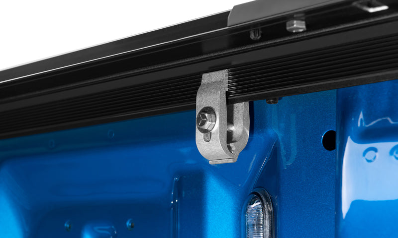 Load image into Gallery viewer, Lund 15-17 Chevy Colorado (5ft. Bed) Genesis Elite Roll Up Tonneau Cover - Black
