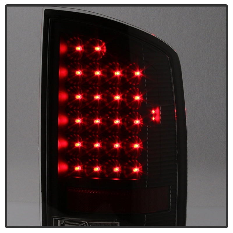 Load image into Gallery viewer, xTune Dodge Ram 02-06 1500 / Ram 2500/3500 03-06 LED Tail Light Black ALT-JH-DR02-LED-BK
