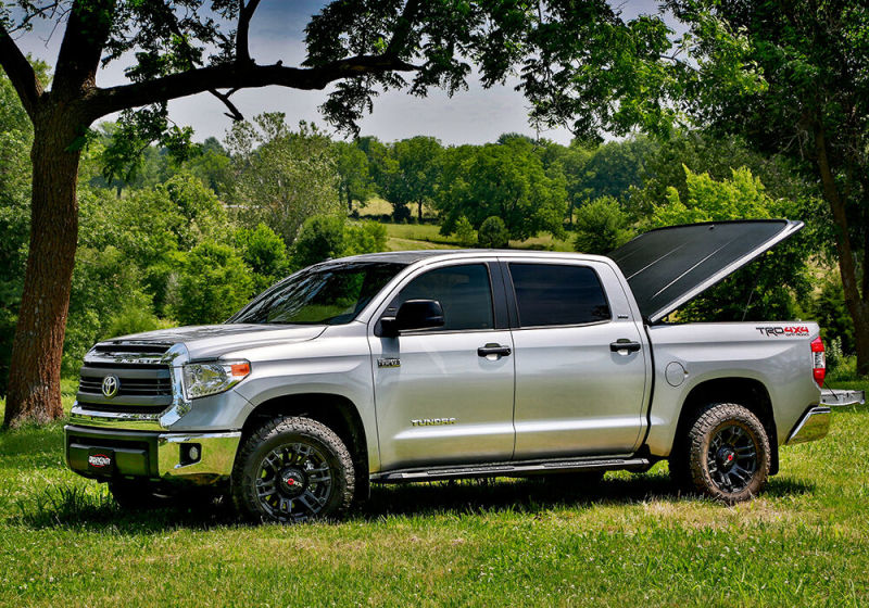 Load image into Gallery viewer, UnderCover 16-20 Toyota Tacoma 5ft SE Bed Cover - Black Textured (Req Factory Deck Rails)
