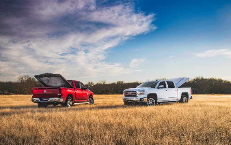 Load image into Gallery viewer, UnderCover 14-15 GMC Sierra 1500 6.5ft Elite LX Bed Cover - Brownstone
