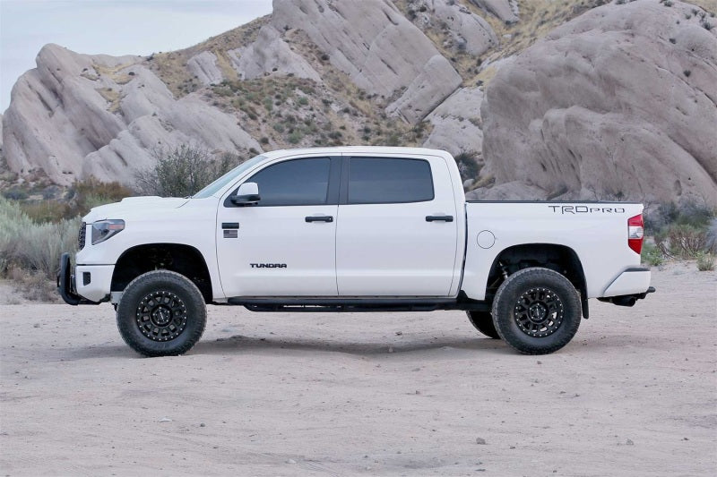 Load image into Gallery viewer, Fabtech 16-19 Toyota Tundra 4WD Trd Pro 4in Perf Sys w/Dlss 2.5 C/O Resi &amp;Rr Dlss
