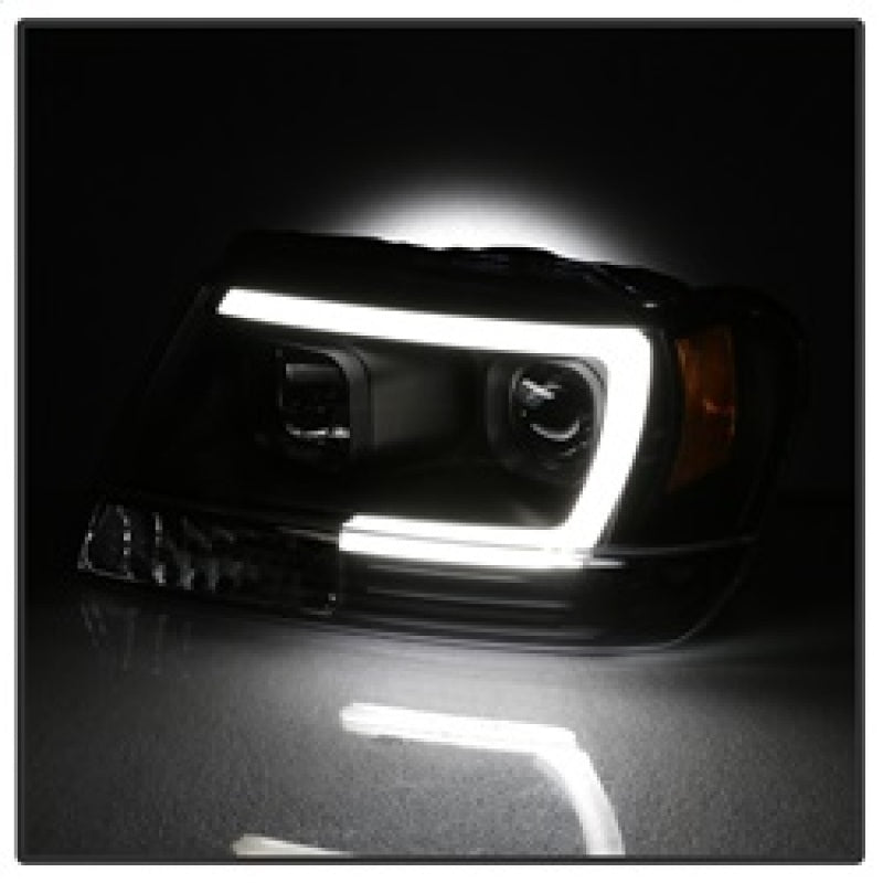 Load image into Gallery viewer, Spyder 99-04 Jeep Grand Cherokee Projector Headlights - Light Bar DRL LED - Black
