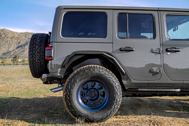 Load image into Gallery viewer, DV8 Offroad 18-23 Jeep Wrangler JL Spec Series Tube Fenders
