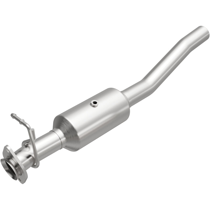 Load image into Gallery viewer, MagnaFlow 16-19 Ford F-53 V10 6.8L Underbody Direct-Fit Catalytic Converter
