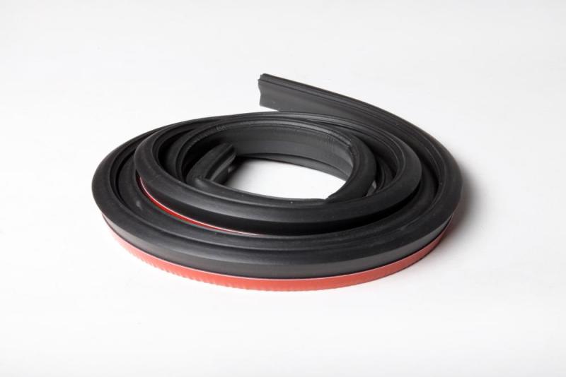 Load image into Gallery viewer, Lund Universal (Universal Tailgate Seal) Tailgate Seal - Black
