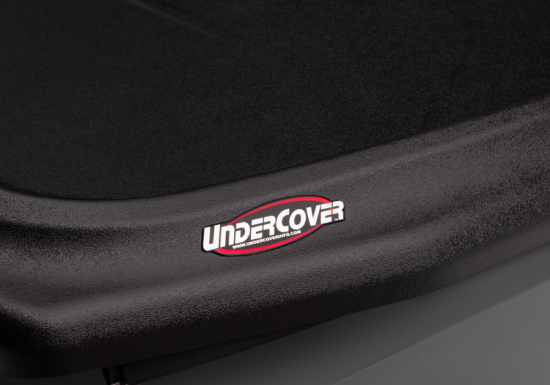 Load image into Gallery viewer, UnderCover 07-13 Toyota Tundra 5.5ft SE Bed Cover - Black Textured
