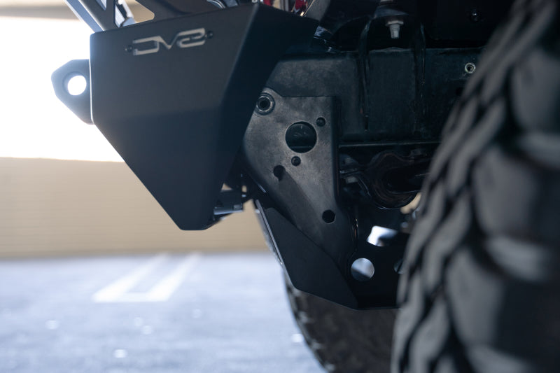 Load image into Gallery viewer, DV8 Offroad 18-23 Jeep Wrangler JL/JT Front Bumper Sway-Bar Disconnect Motor Skid Plate
