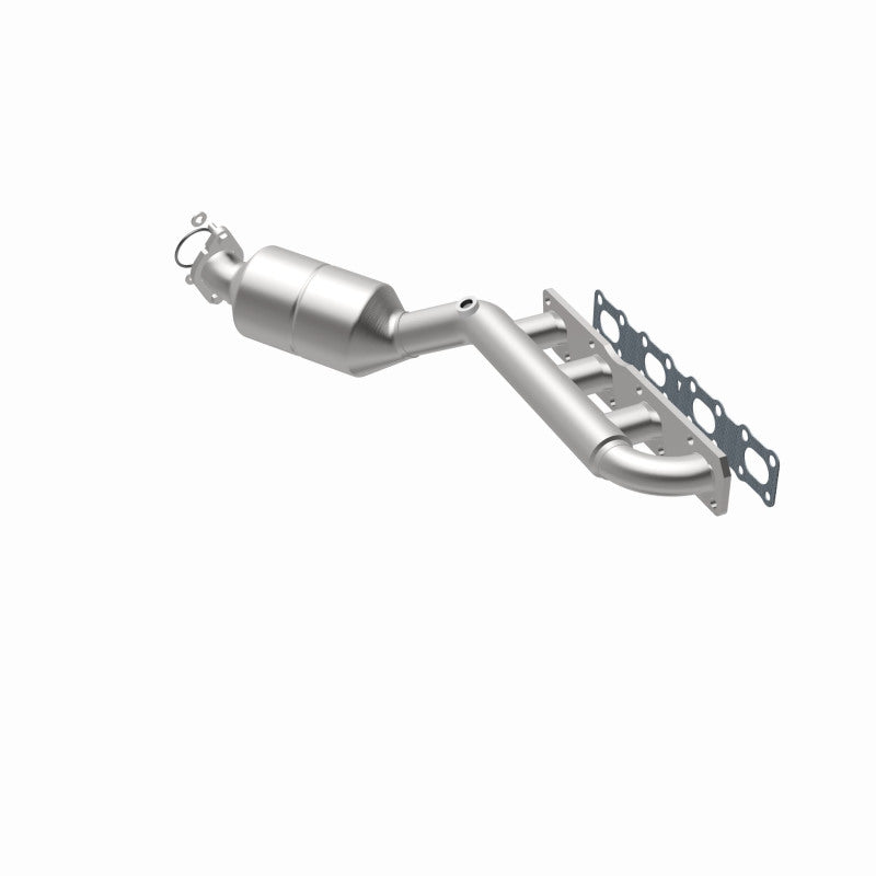 Load image into Gallery viewer, MagnaFlow Direct-Fit SS Catalytic Converter 04-06 Nissan Titan 5.6L V8 (California)

