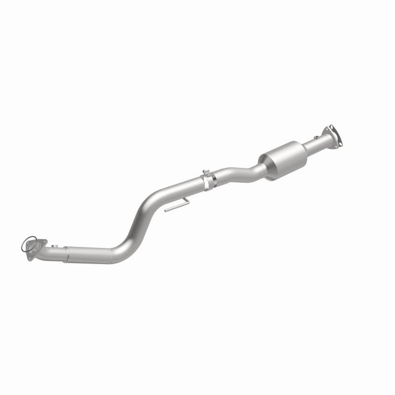 Load image into Gallery viewer, MagnaFlow 2009 Chevrolet Express 4500 V8 6.0L Right Underbody Catalytic Converter
