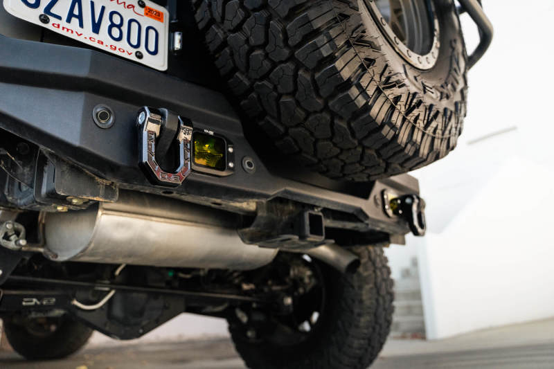 Load image into Gallery viewer, DV8 Offroad Elite Series D-Ring Shackles - Pair (Black)
